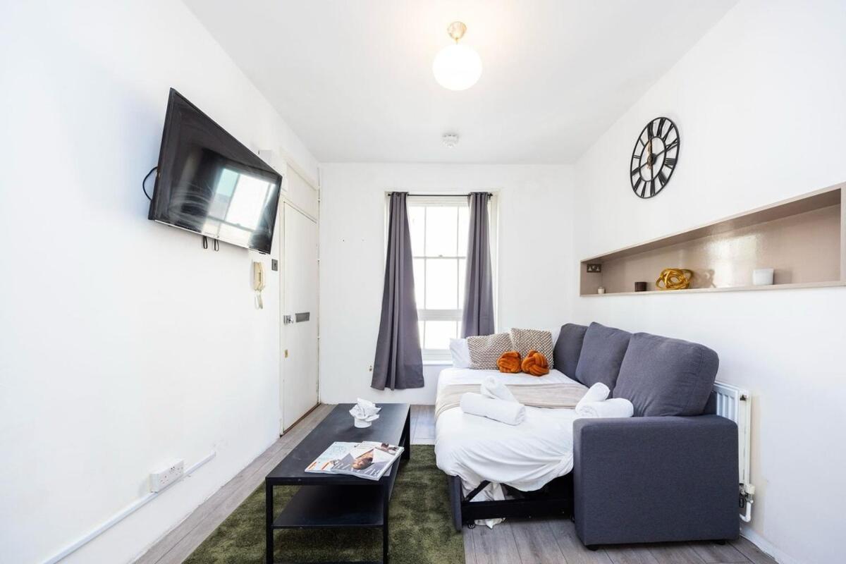 Spacious 2br Sleeps Six 4 Mins To Old Street Apartment London